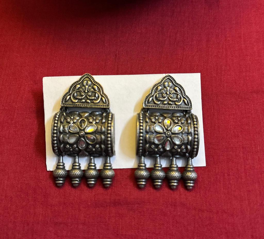 Vintage Elegance Smoker Earrings