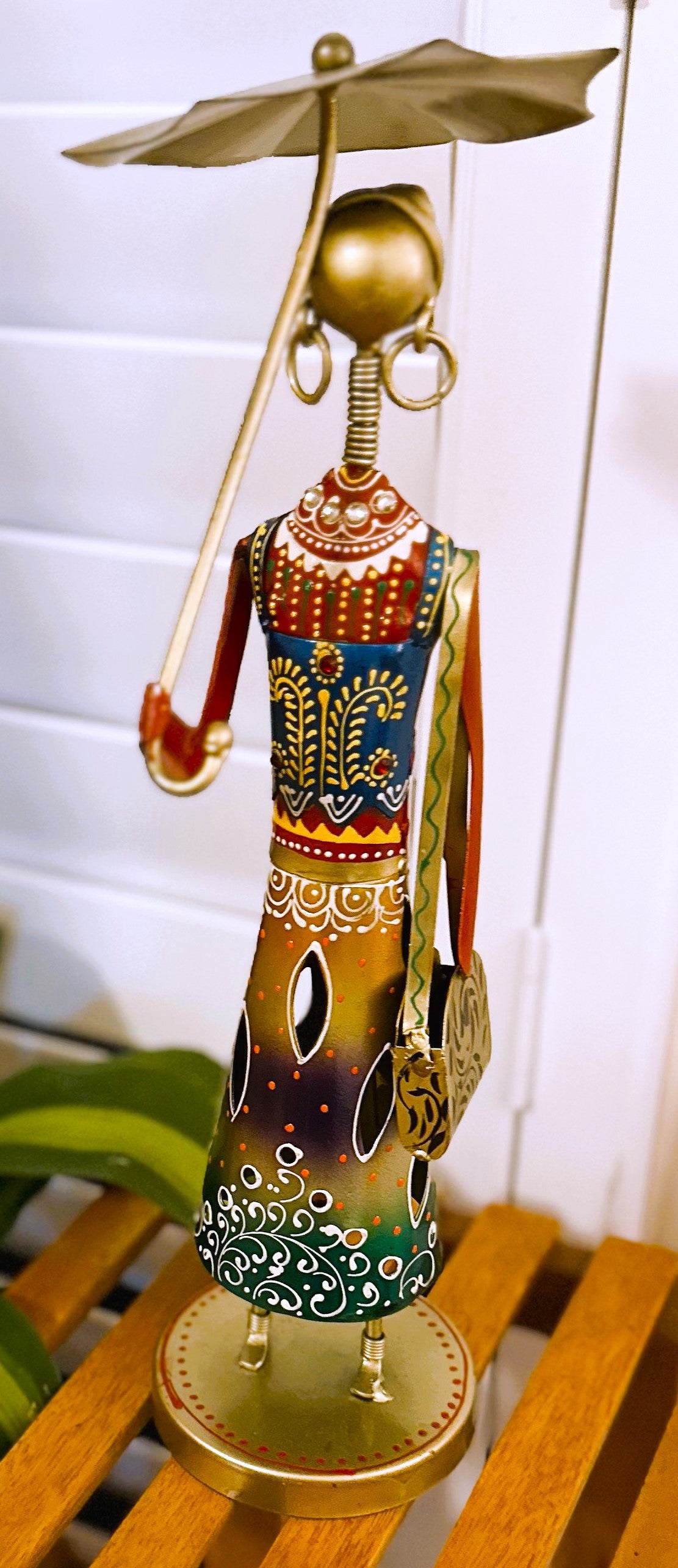 Chic Warli Metal Doll