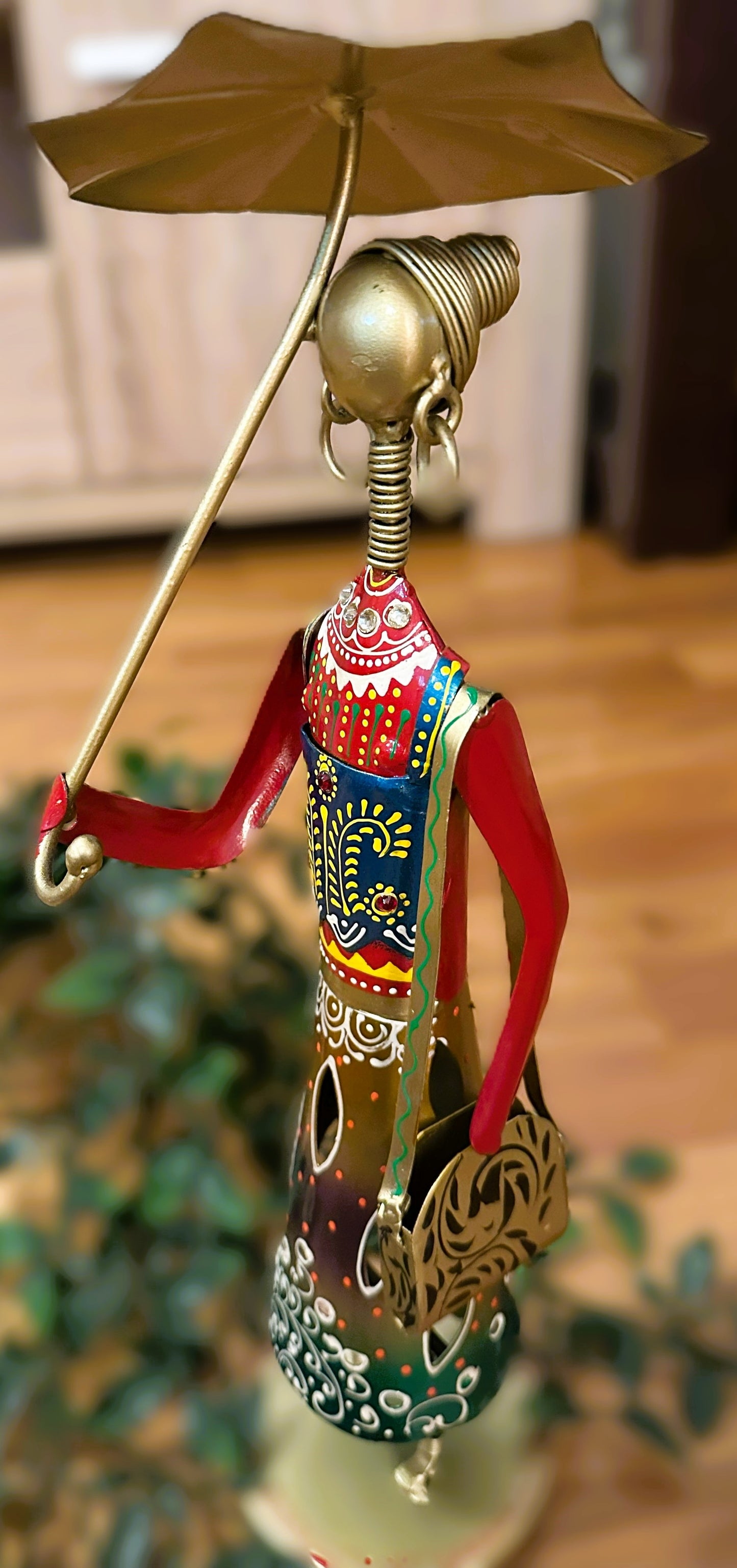 Chic Warli Metal Doll