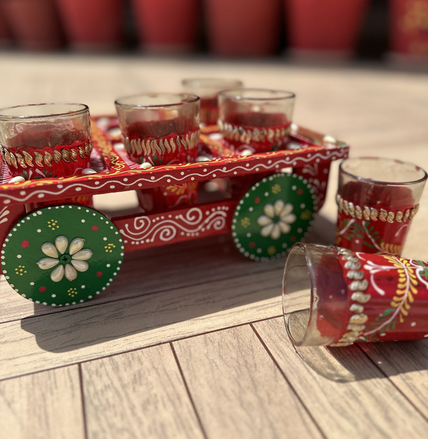 Chai on wheels - Set of 6 decorative glasses with cart