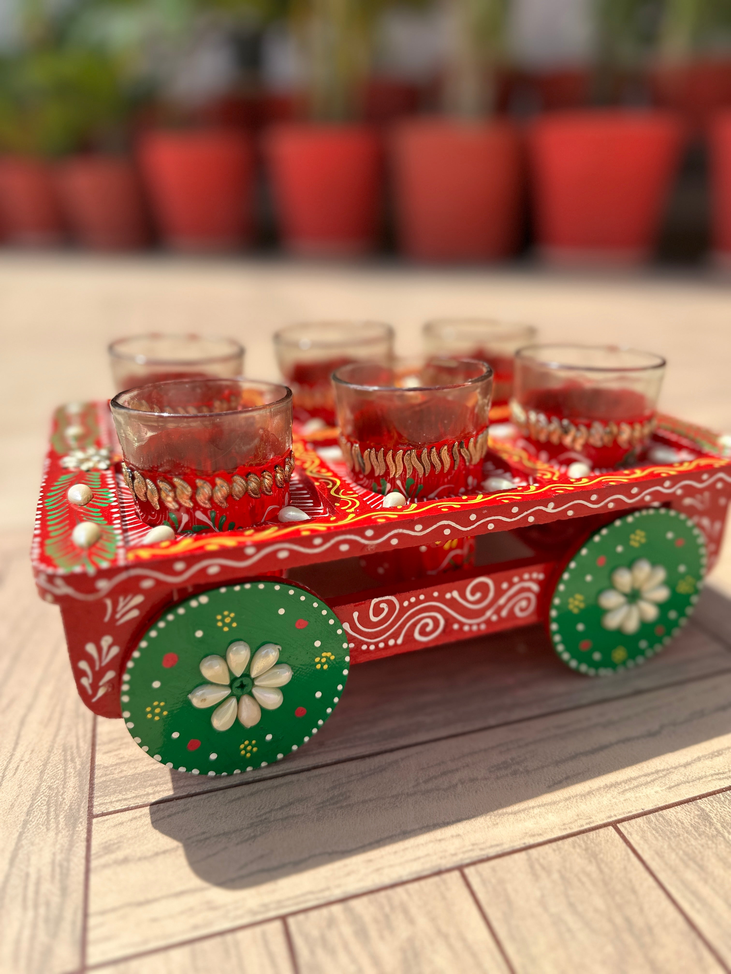 Chai on wheels - Set of 6 decorative glasses with cart