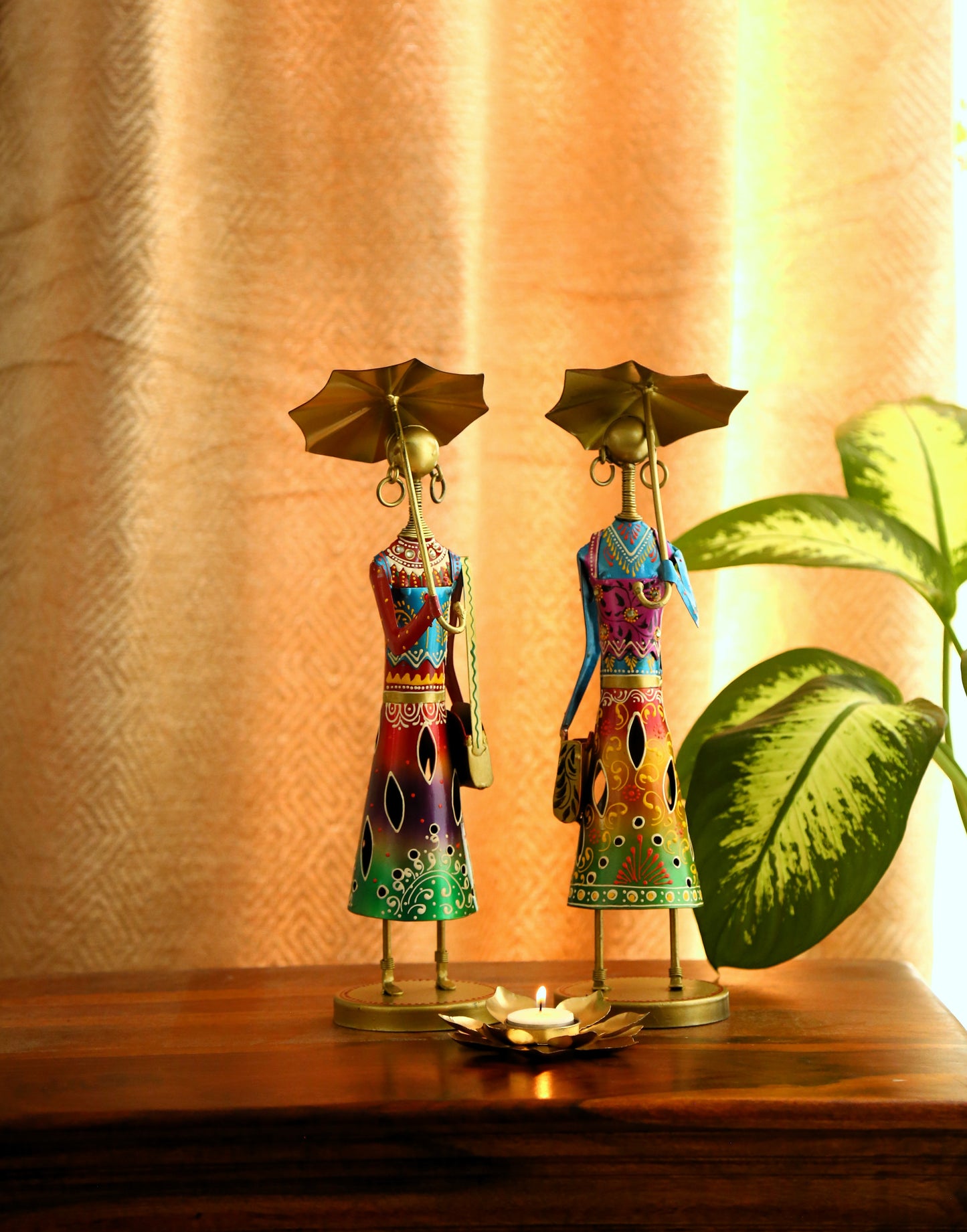 Chic Warli Metal Doll